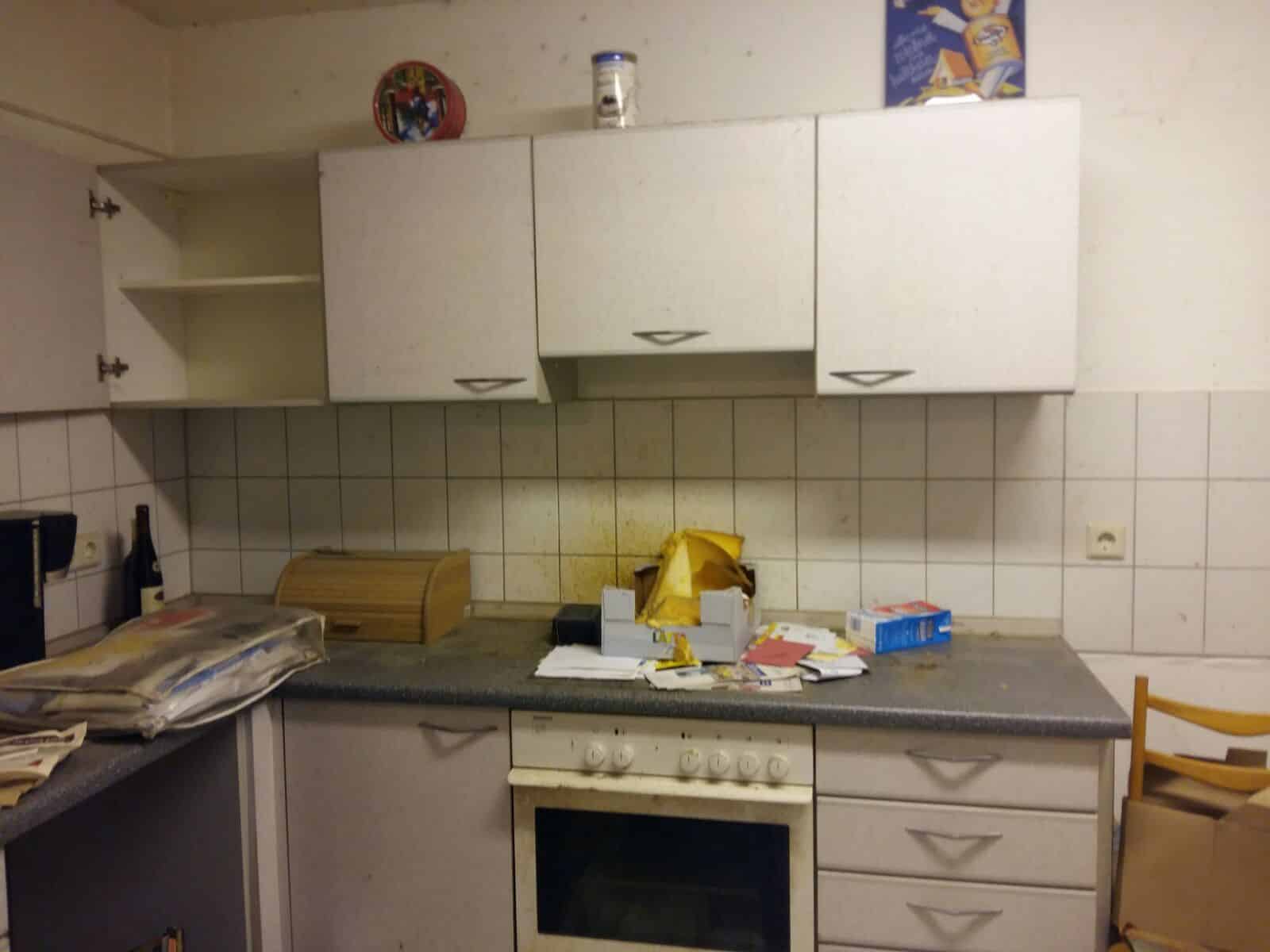 Alte Einbauküche zur Entsorgung