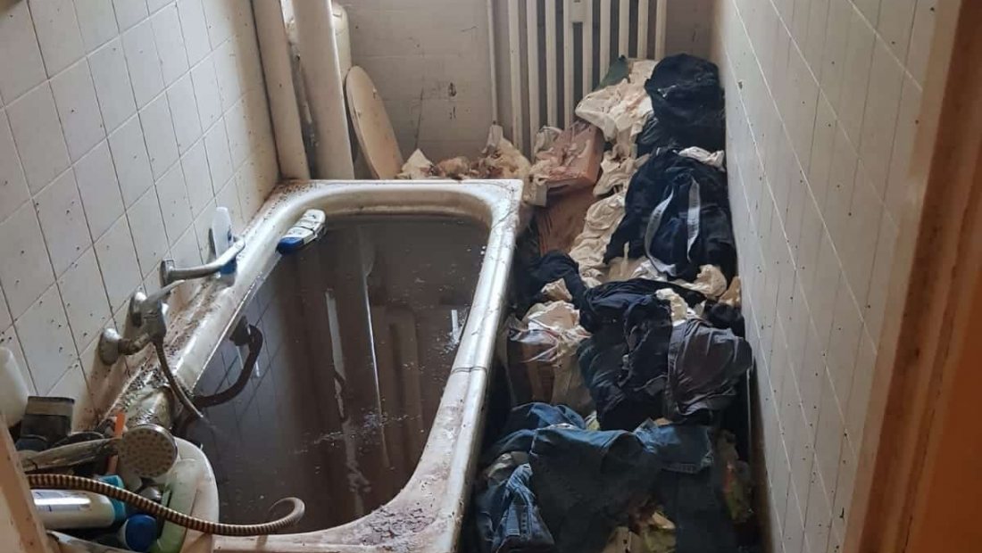 Messie-Wohnung in Berlin während der Entrümpelung